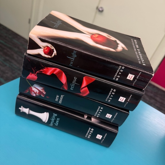 Twilight Saga Book Set Stephenie Meyer 4 Books Bella Team Edward Jacob Novel - Picture 12 of 12
